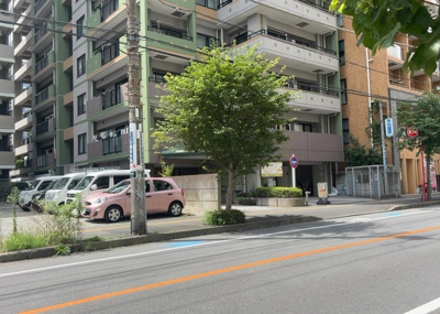 【外観】 | ロアーブルビュー相模原 | 外観はマンション管理がされているかの目安になります。築年数が古いと、壁面は劣化してひび割れが生じることも！建物が古びていても細かいところが修繕されていると、きちんと管理されているなぁと感じるでしょう。