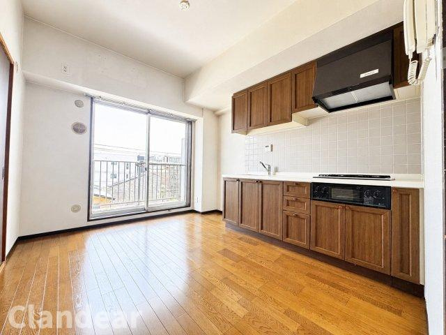 アーバンヒルズ北綾瀬第二のキッチン|ドキドキの新生活も、安心してスタート。ぴったりの住まいを見つけませんか？クランディアが一緒に住まい選びをサポートします‼　まずは、お気軽にお問合せください　＃クランディア