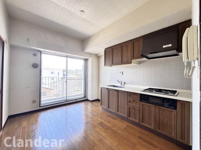 アーバンヒルズ北綾瀬第二のキッチン|ドキドキの新生活も、安心してスタート。ぴったりの住まいを見つけませんか？クランディアが一緒に住まい選びをサポートします‼　まずは、お気軽にお問合せください　＃クランディア