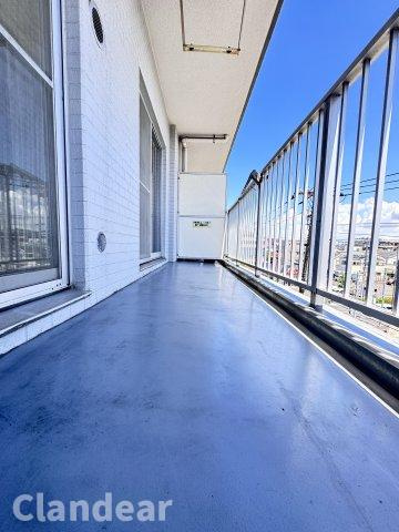 アーバンヒルズ北綾瀬第二のエントランス|ドキドキの新生活も、安心してスタート。ぴったりの住まいを見つけませんか？クランディアが一緒に住まい選びをサポートします‼　まずは、お気軽にお問合せください　＃クランディア