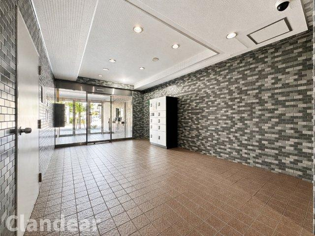 アーバンヒルズ北綾瀬第二のロビー|ドキドキの新生活も、安心してスタート。ぴったりの住まいを見つけませんか？クランディアが一緒に住まい選びをサポートします‼　まずは、お気軽にお問合せください　＃クランディア
