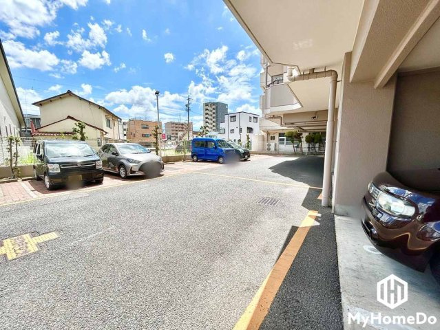 グローリアスハイツ春日井の駐車場