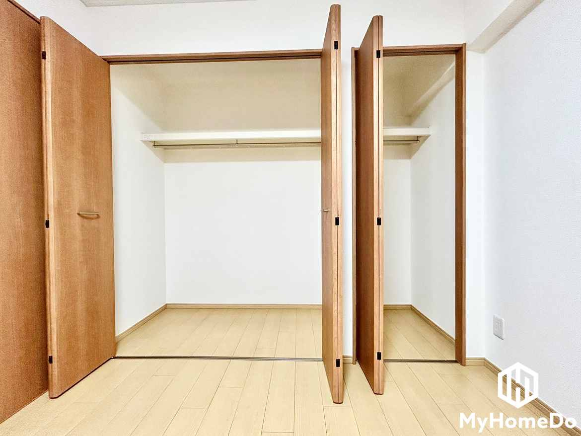 グローリアスハイツ春日井の収納|新たに家具を買わなくても良いので、ハンガーパイプ付きのクローゼットは嬉しいですね