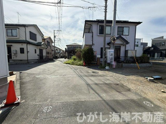 茅ヶ崎市中島　新築戸建　全3棟の前面道路含む現地写真|8月20日撮影　建築中　現地外観