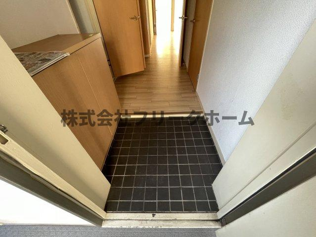 武蔵野市緑町３丁目の賃貸マンションの玄関