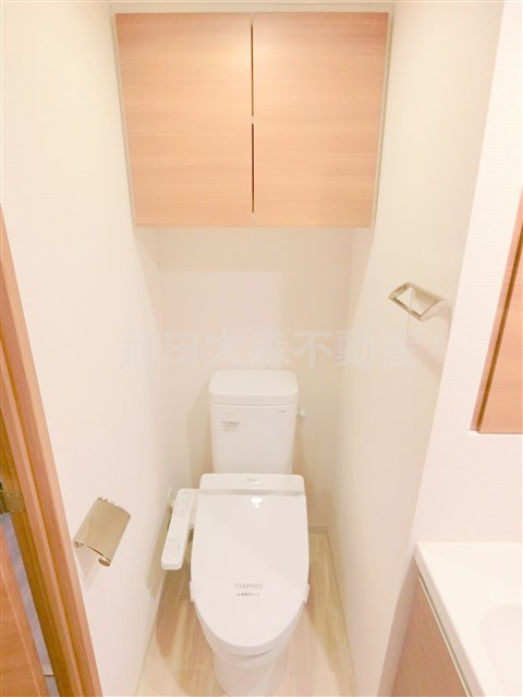 コンフォリア蒲田のトイレ|棚収納　温水洗浄便座付きトイレ