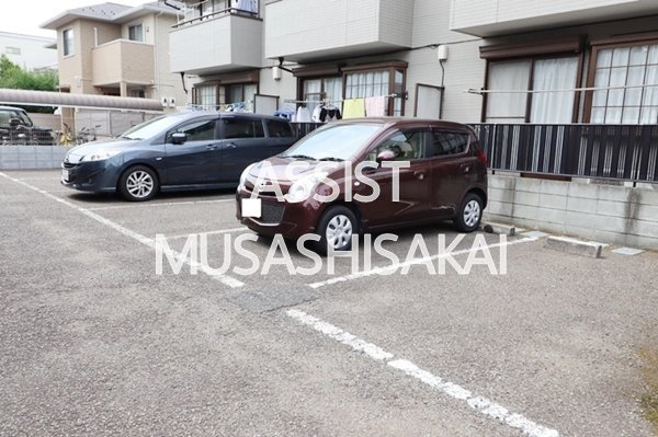 メイプルハイツの駐車場