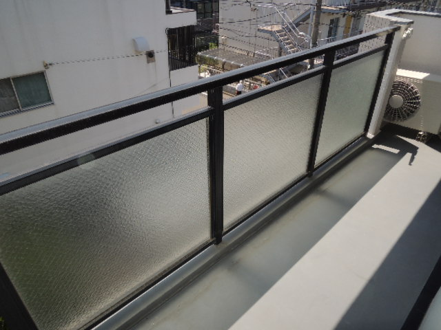【バルコニー】