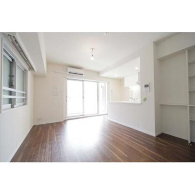 【居間・リビング】 | アンビエンテ芝浦 | ※写真は同タイプ住戸です。