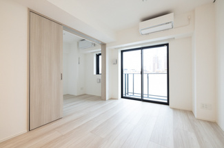 【居間・リビング】 | レフィールオーブ麻布仙台坂 | ※写真は同タイプ住戸です。