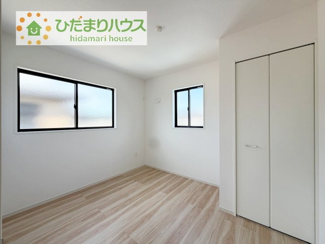 【洋室】 | 牛久市田宮6期　新築戸建 | 窓が多く、明るい空間を演出してくれます(*^^*)