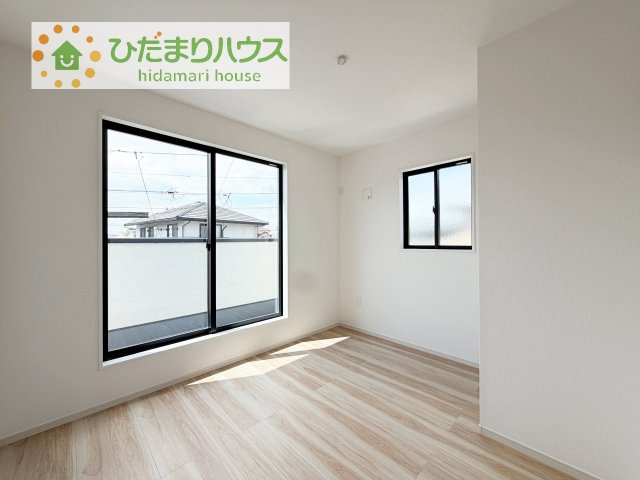 【洋室】 | 牛久市田宮6期　新築戸建 | バルコニーに面した明るい洋室☆彡