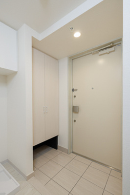 【玄関】 | エムエー月島 | ※写真は同タイプ住戸です。
