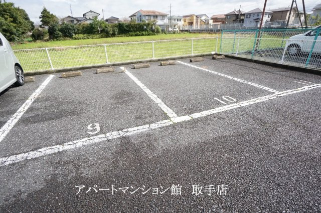 レオパレスKⅡの駐車場