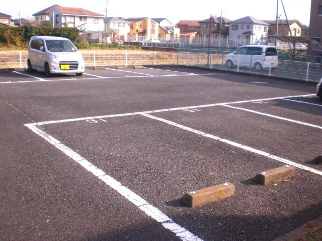 レオパレスKⅡの駐車場