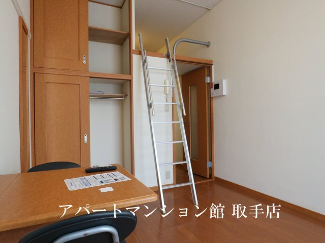 レオパレスラーク取手の居間・リビング