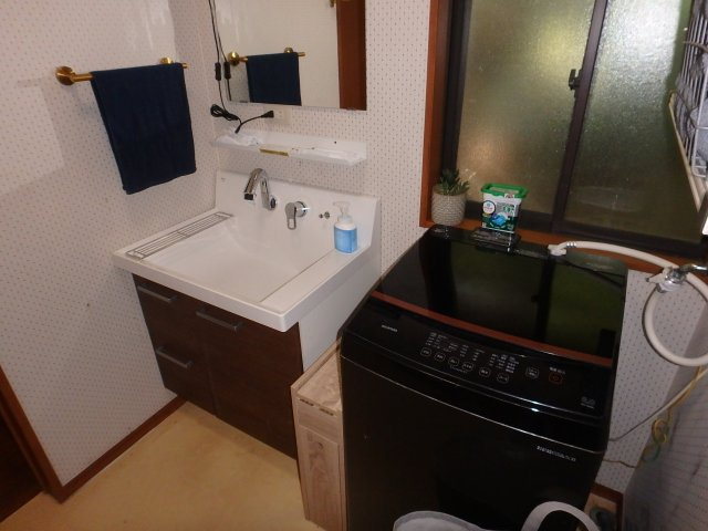 H0258H　東伊豆町大川中古住宅の独立洗面台