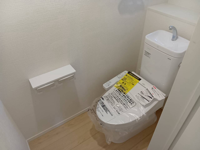【トイレ】 | 沼津市西熊堂第3 新築建売分譲住宅 土地＋建物 TW06296 | 沼津市西熊堂　5号棟　１階トイレ　※令和8年10月1日撮影