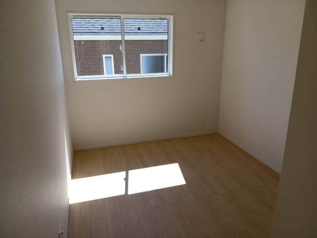 【洋室】 | 沼津市西熊堂第3 新築建売分譲住宅 土地＋建物 TW06296 | 沼津市西熊堂　5号棟　２階西6.5帖　※令和8年10月1日撮影