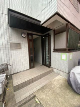 グレース壱番館のエントランス