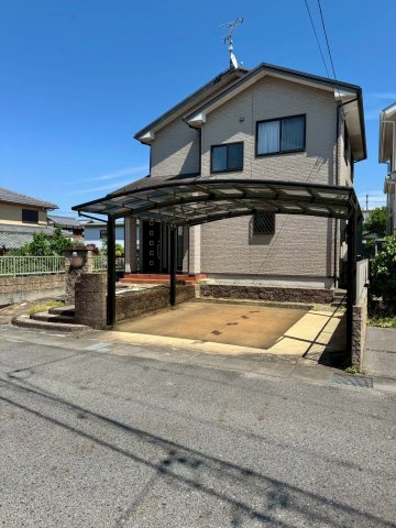 野洲市冨波甲　中古戸建ての外観|駐車2台可。（カーポート付）