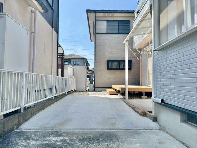 守山市小島町　中古戸建ての駐車場|駐車3台可。（車種による）