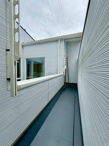 大津市国分2丁目　中古戸建てのバルコニー|外からの視線に配慮した、物干しにも便利なプライベートバルコニー
