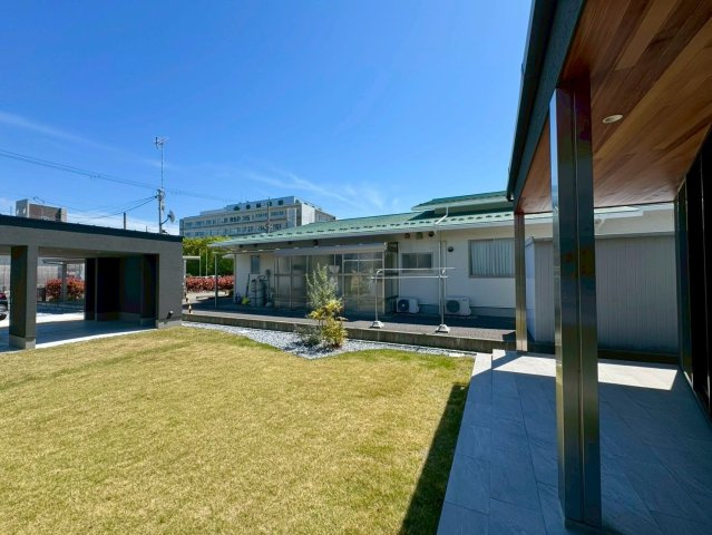 犬上郡豊郷町　新築戸建ての庭|リビングの先に広がる庭。家にいながら、外時間を楽しめます。