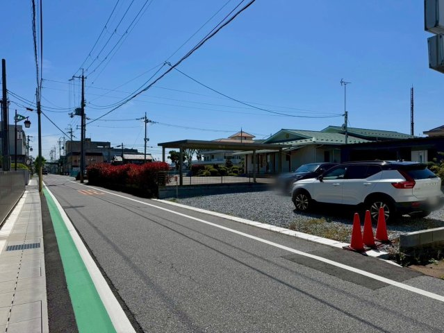 犬上郡豊郷町　新築戸建ての前面道路含む現地写真|車の出入りがしやすい前面道路。日々の使いやすさも魅力です。