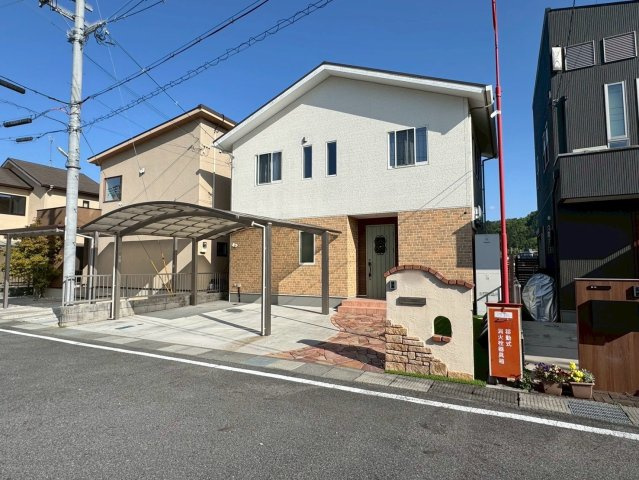 栗東市林　中古戸建ての前面道路含む現地写真|閑静な住宅地でのびのびと暮らせます。
