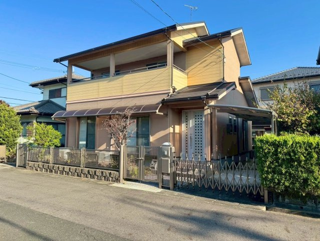 守山市今市町　中古戸建ての外観|駐車2台可（カーポート付き）