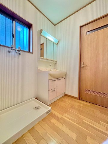 守山市今市町　中古戸建ての洗面所|1F 洗面脱衣スペース。