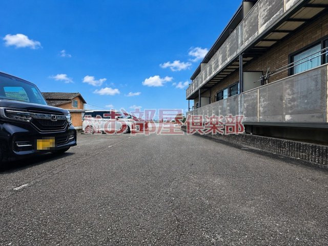 シャンドゥ・フルールB棟の駐車場|駐車スペースもあります