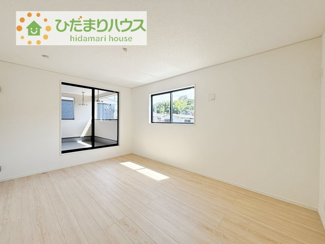 【寝室】 | 土浦市小松第7　新築戸建　5号棟 | 広めの主寝室は、ベッドの他にもパソコンデスクやドレッサーなども置けちゃいます(*^-^*)
