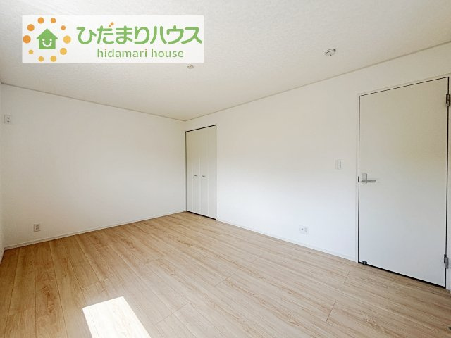【寝室】 | 土浦市小松第7　新築戸建　5号棟 | ゆとりのある主寝室！ご家族全員で寝れちゃいます♪