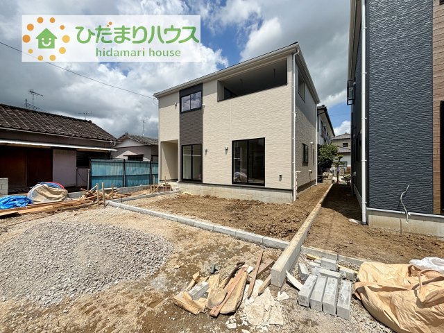 【庭】 | 土浦市小松第7　新築戸建　5号棟 | 日当たりの良い広い庭。友人や親せきが集まってＢＢＱをしたり、ペットと遊んだり。
一戸建てならではの楽しさが広がります(*^-^*)