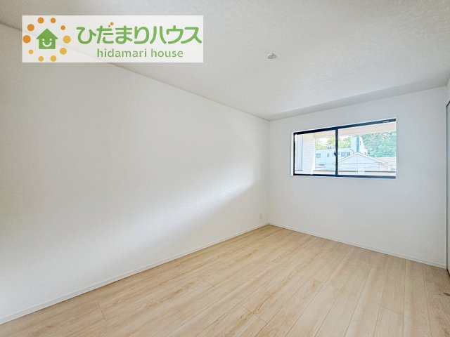 【洋室】 | 土浦市小松第7　新築戸建　5号棟 | お掃除しやすく、清潔感を保てるのでダニも発生しにくいフローリング♪