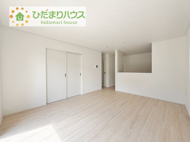 【居間・リビング】 | 土浦市小松第7　新築戸建　5号棟 | 早くお仕事終わらせて、家に帰りたくなるようなリビングです(^^♪