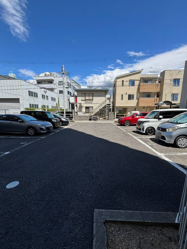 グランドプラザ御崎公園の駐車場