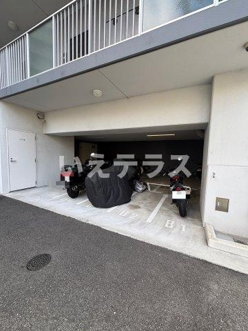 エステムコート神戸ハーバーランド前Ⅶレーベルの駐車場