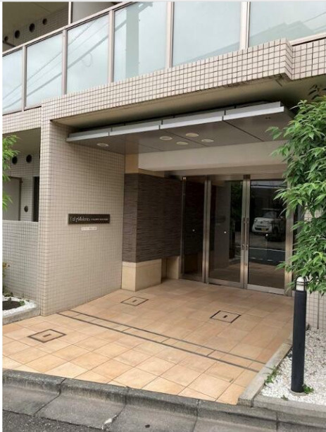 エスティメゾン中野富士見町のエントランス