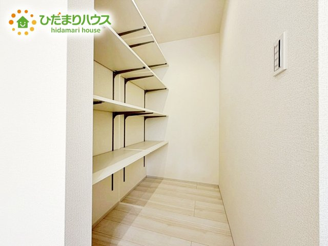 【収納】 | 水戸市大串町2期　新築戸建 | まとめ買いした食材や日用品もサッと出し入れ可能です。