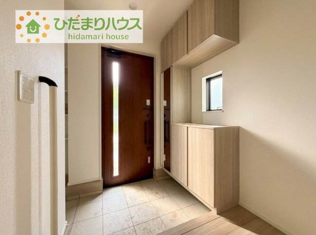 【玄関】 | 取手市野々井第1期　新築戸建　1号棟 | 玄関が広いので親子で並んで仲良く靴が履けますね(^^)/