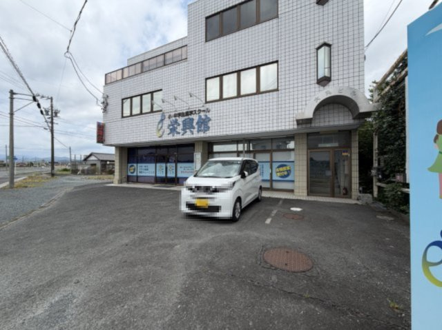 大丸ビルの駐車場