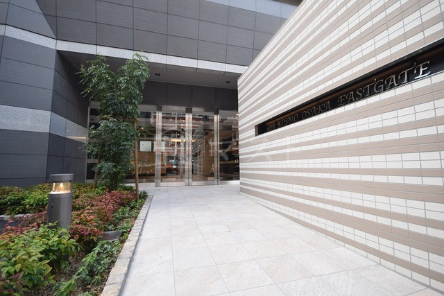 大阪市東成区東小橋２丁目の賃貸マンションのエントランス