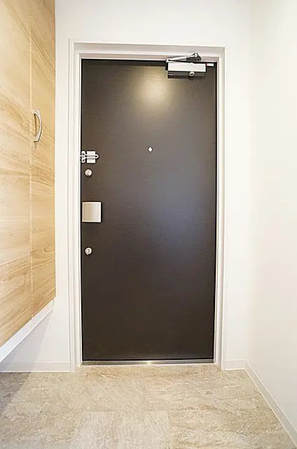 プラシードテラス森下の玄関