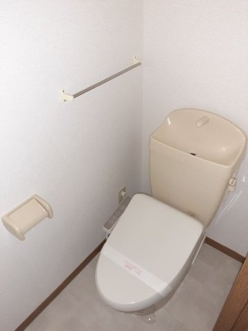 カーサ船越南のトイレ|落ち着いた色調のトイレです