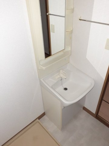 カーサ船越南の洗面所|スペースが確保できる洗面所です