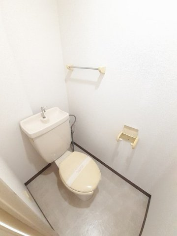 ニューシティ西川のトイレ|落ち着いた色調のトイレです