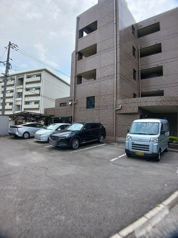 ピアシェ－レ山崎の駐車場|駐車場があるので、車を買う予定の方も安心です
